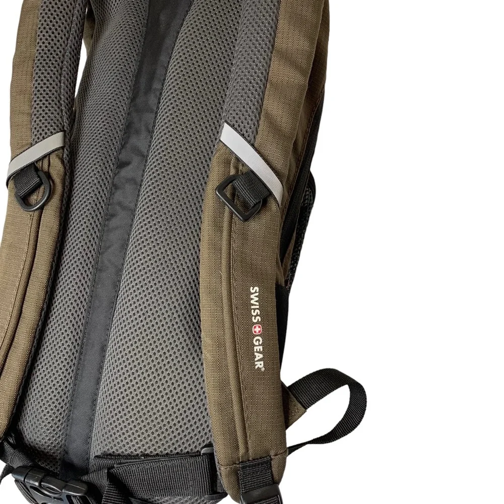 SWISSGEAR‎ Brown & Beige CP109 Middle Fork Hydration Hiking Back Pack